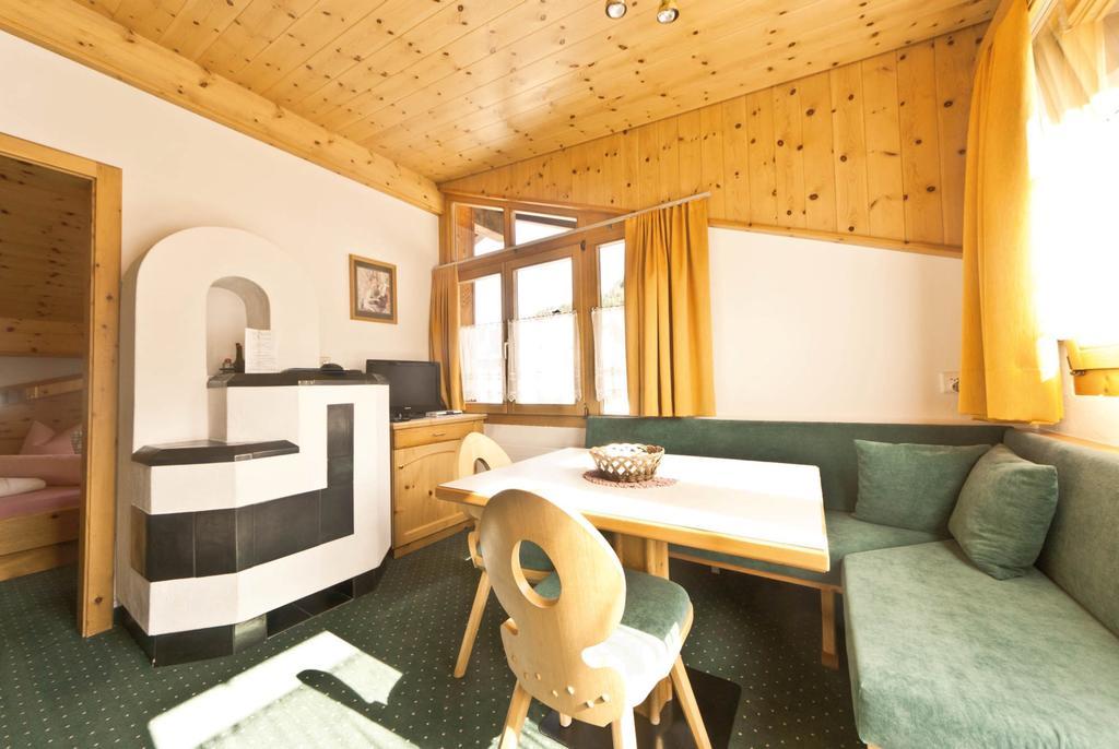 Appartement Laerchenhof Samnaun Pokoj fotografie